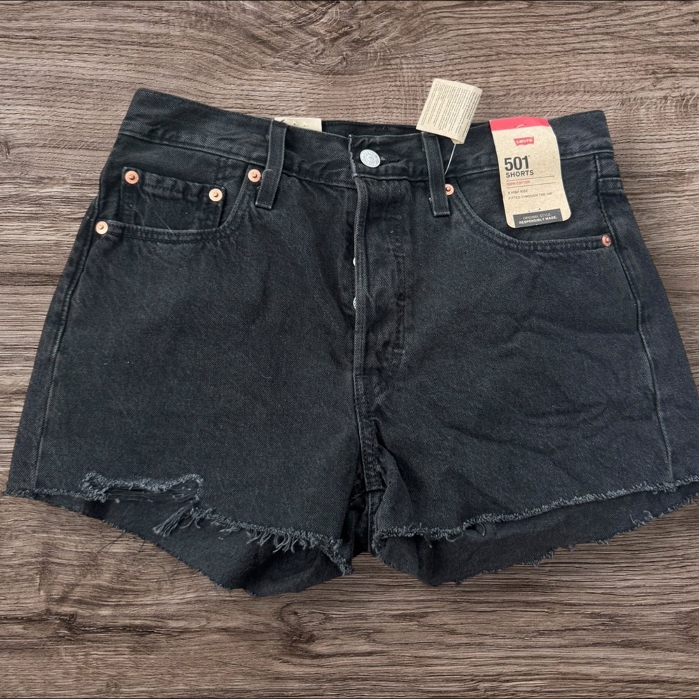NWT’s Levi’s 501 black denim Jean shorts size 28